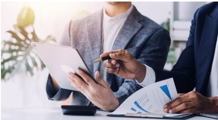 An entrepreneur discussing benefits revenue-based business loan with a financial adviser.