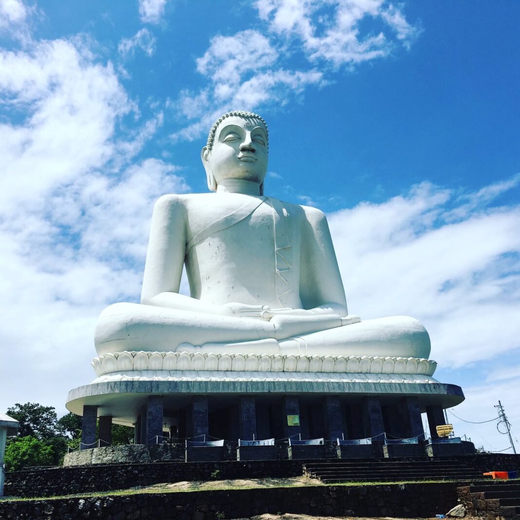 Athugala Temple | The Elephant Rock in Kurunegala | 'Monomousumi'