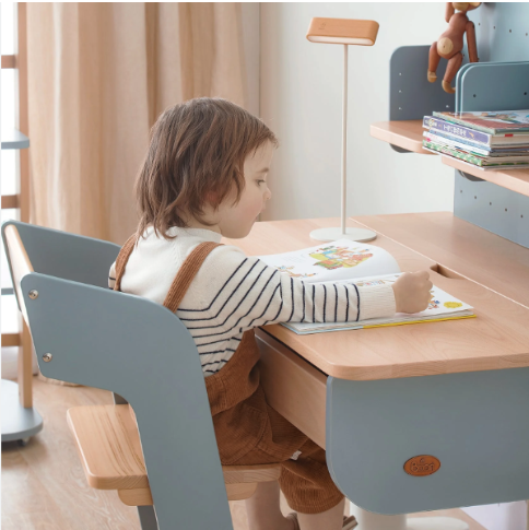 Kids desk
