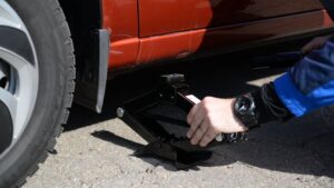 Learning How to Use a Car Jack Guide Could Save Your Day When Traveling