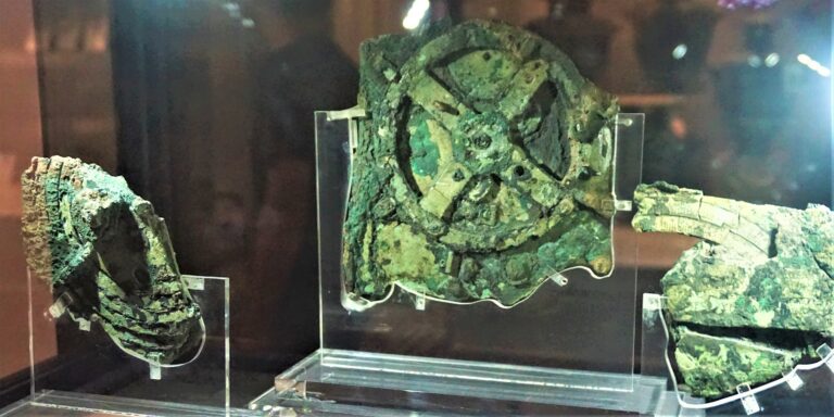 The Antikythera Mechanism|2100-Year-Old Mechanical Calendar