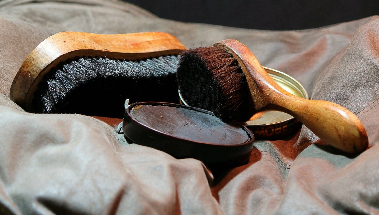 Shoe polish meaning picture